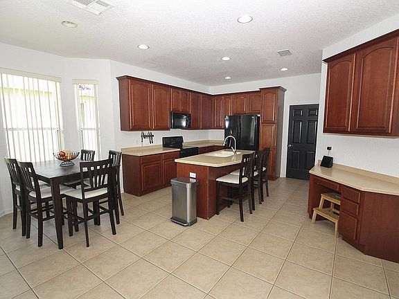 Kitchen & Breakfast nook