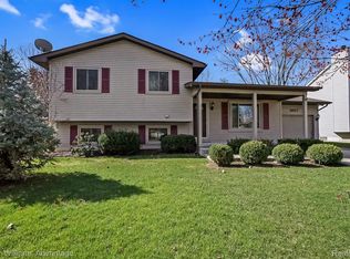 3657 Loon Lake Rd, Wixom, MI 48393