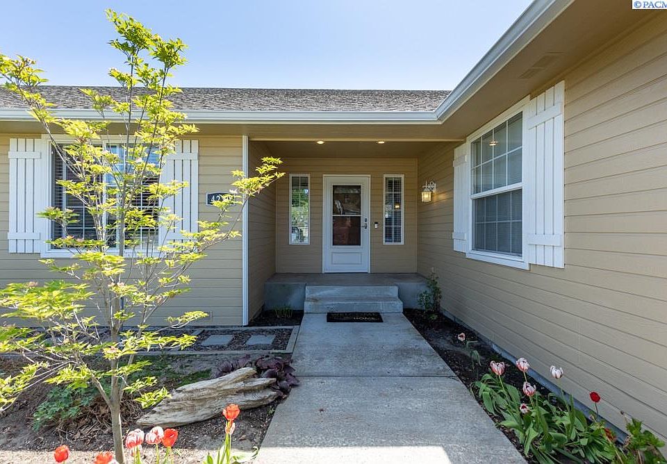 1st image of 4210 Desert Plateau Dr