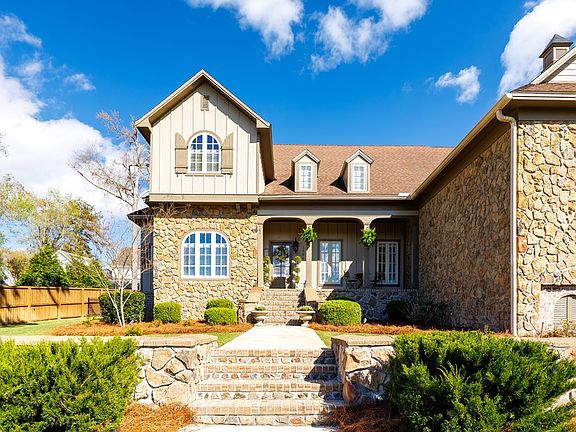 3rd image of 2504 Pebblewood Dr