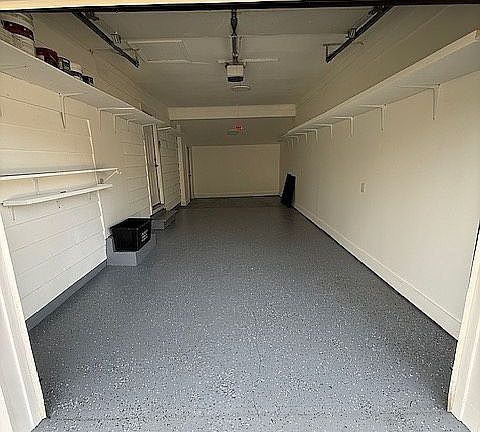 3rd image of 9315 Winbourne Rd