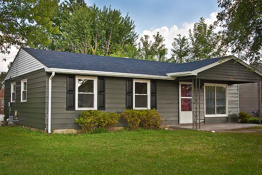 1st image of 3427 E Surrey Dr
