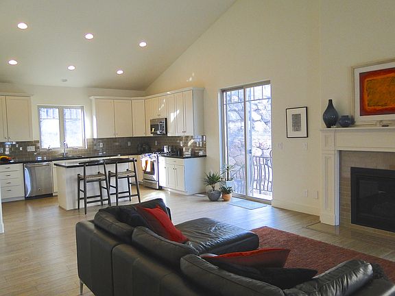 3rd image of 10886 S Hiddenwood Dr