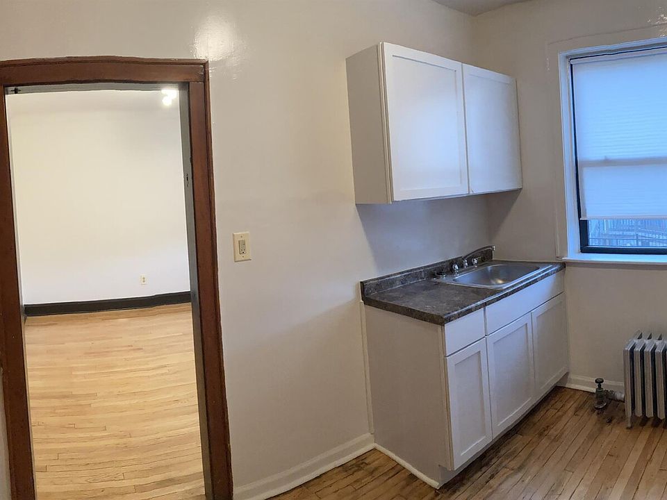 1st image of 1518 W 83rd St Unit 1