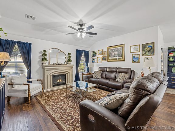 5th image of 1315 Panther Ln