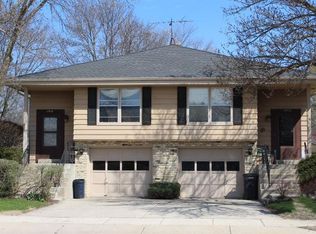 1912 Waterview Ln, Waukesha, WI 53189