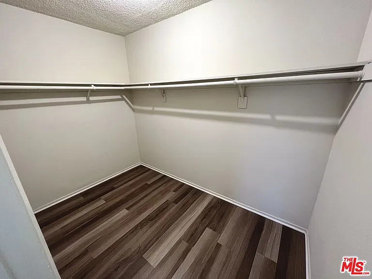 1261 Granville Ave #4 — Photo 15