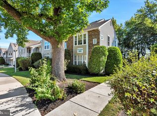 226 Thornwood Dr, Mount Laurel, NJ 08054