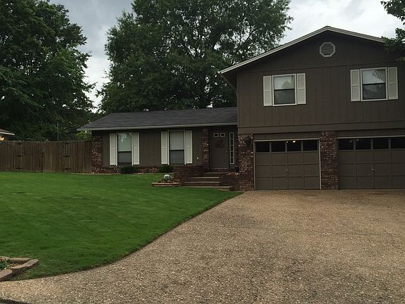2nd image of 921 Eastwood Dr