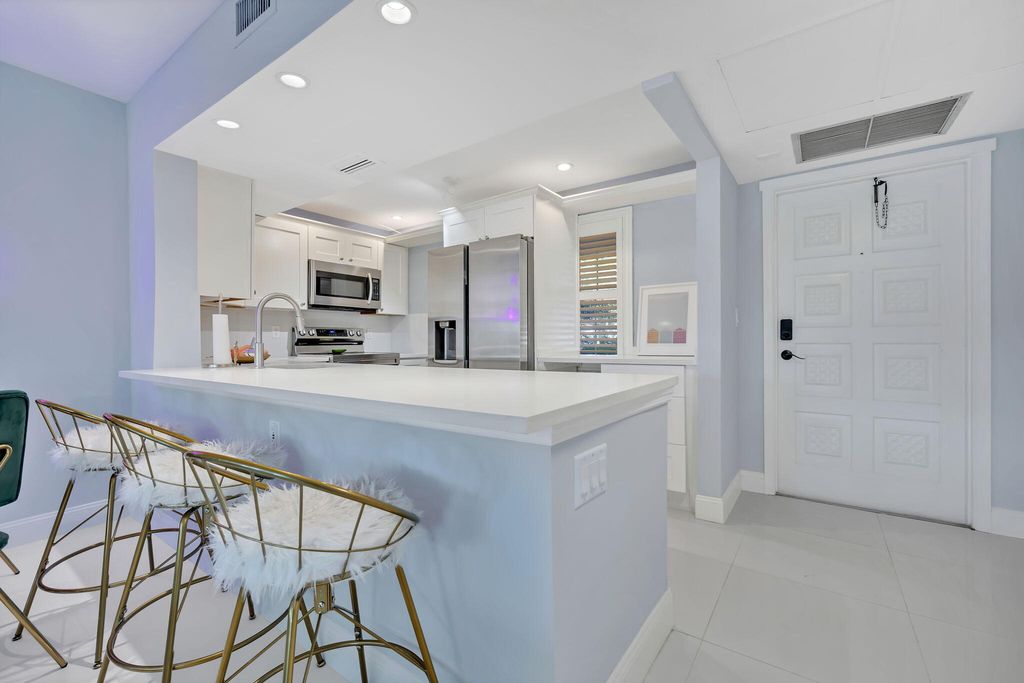 2800 N Palm Aire Drive #108, photo 4
