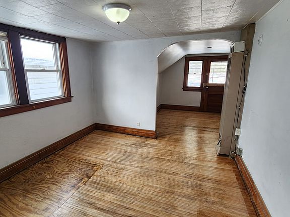 4th image of 107 Davidson Ave Floor 2