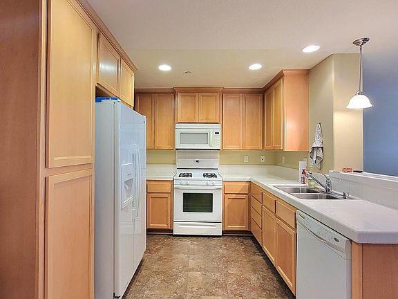4th image of 403 Blossom Rock Ln