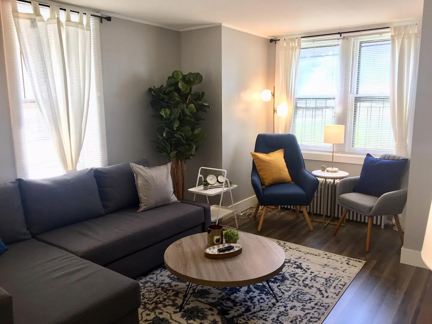 1120 West Barry Ave - Garden — Photo 1