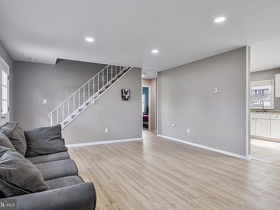 5th image of 30 Babcock Ln