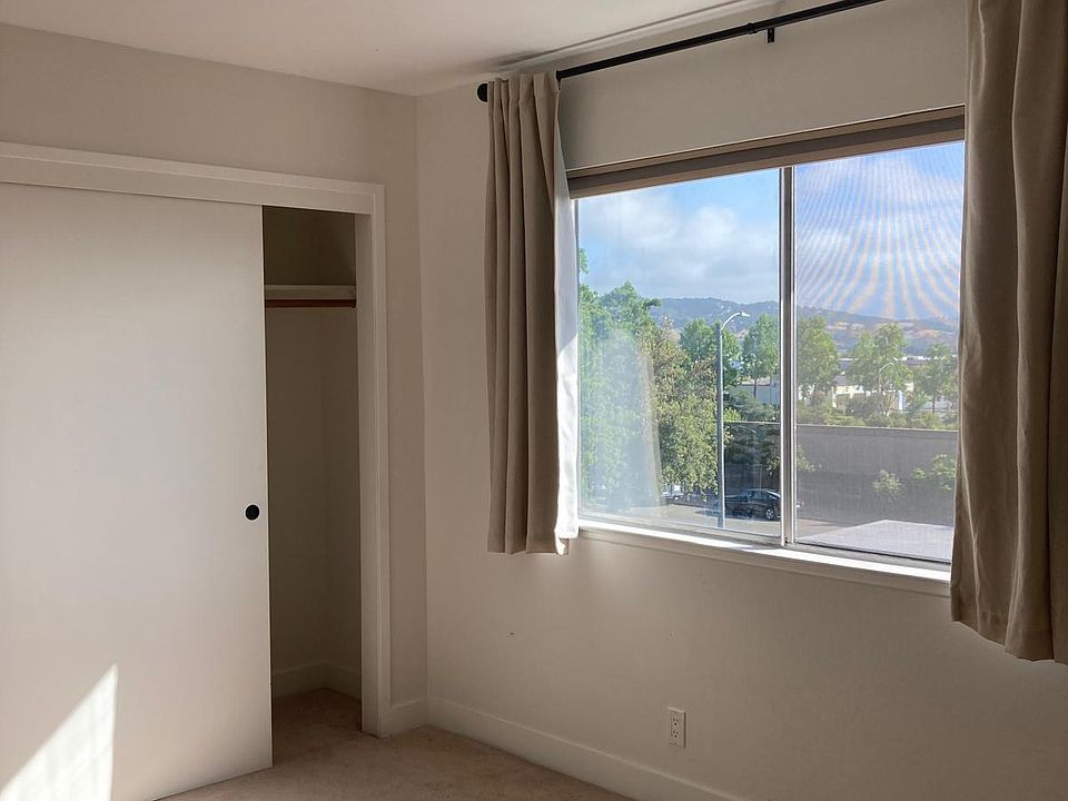 MASTER BED ROOM