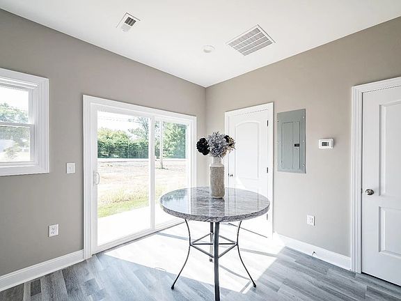 4th image of 125 Melissa Ln #1