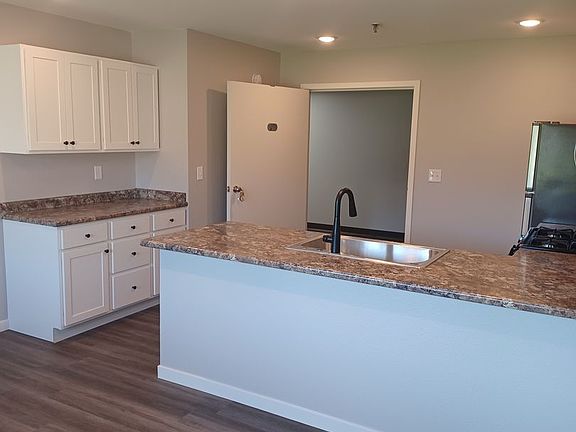3rd image of 505 W 4th St #2