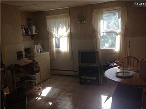 2nd image of 325 E Eagle St