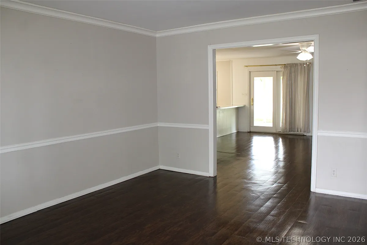 Building Photo - 5852 E 47th St