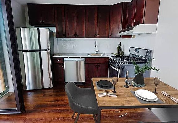 3rd image of 866 Willoughby Ave APT 1