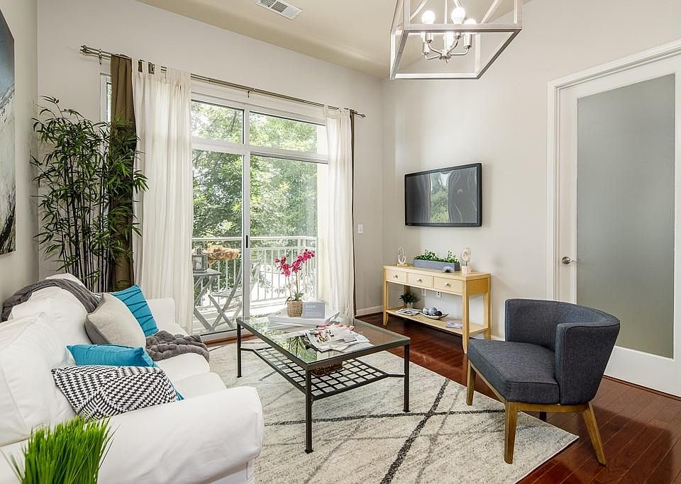 1st image of 711 Cosmopolitan Dr NE #131