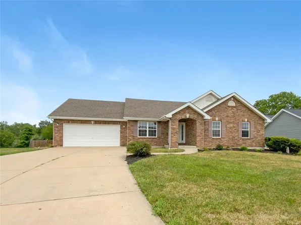 168 Palace Way Dr, Troy, MO 63379