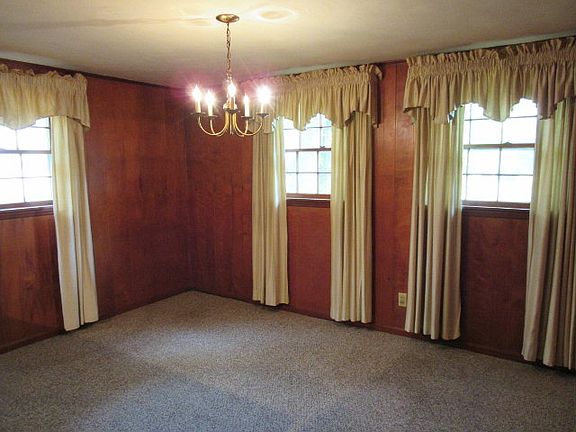 4th image of 302 Yates St