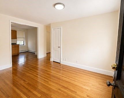 1st image of 9 Victory Rd APT 19