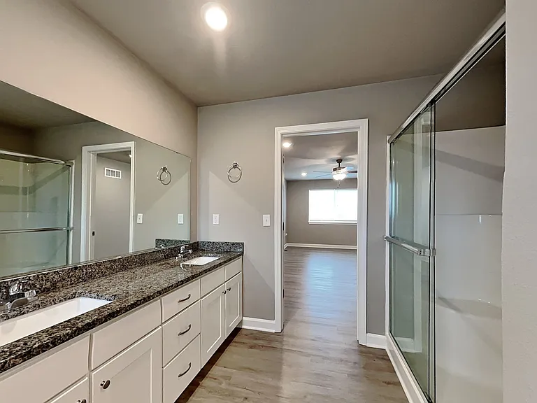 214 SW Marigold St — Photo 8