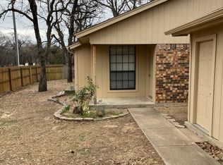 426 Lochridge Dr, Azle, TX 76020