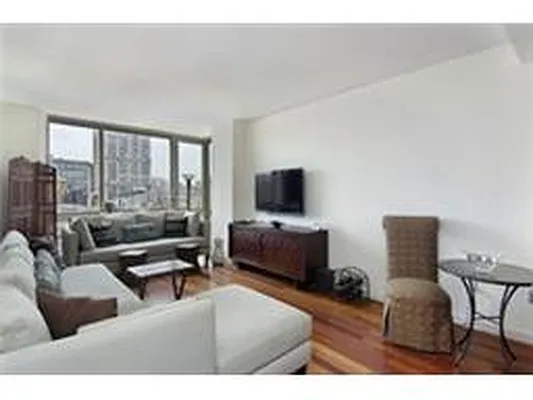 Rented by Douglas Elliman | media 7