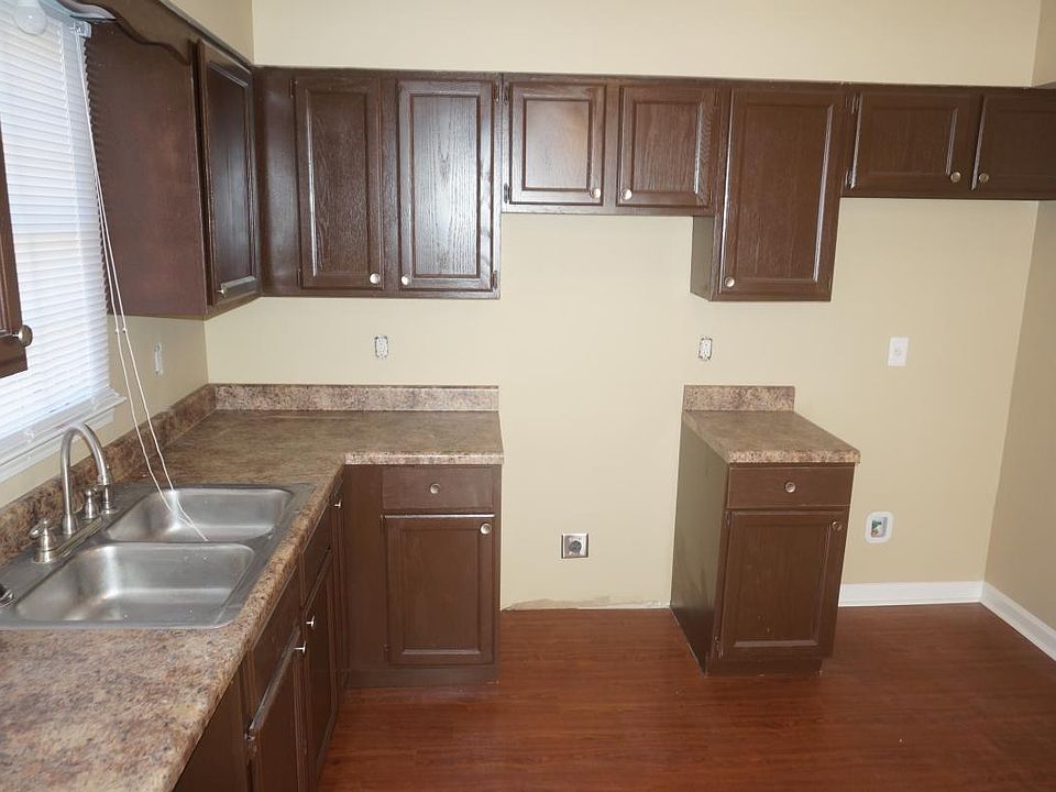 2nd image of 2997 Charlestowne Pl