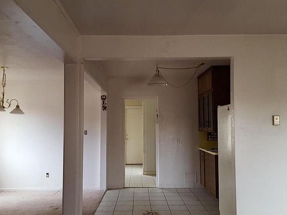 5th image of 102 E Gladden Dr