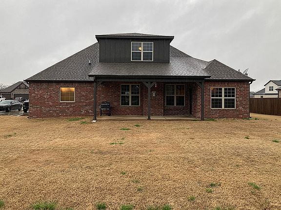 4th image of 18271 Phelps Cir