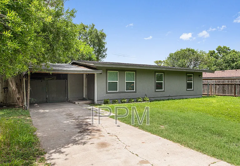 717 E Jim Hogg Ave — Photo 3