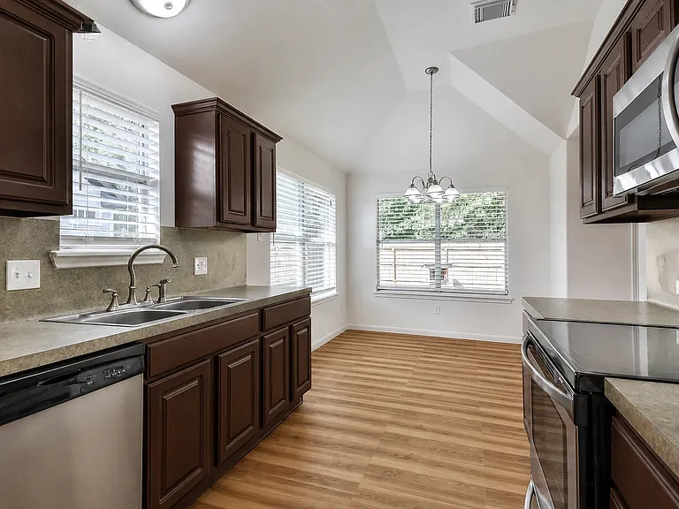 16413 Danika Oak Dr — Photo 2