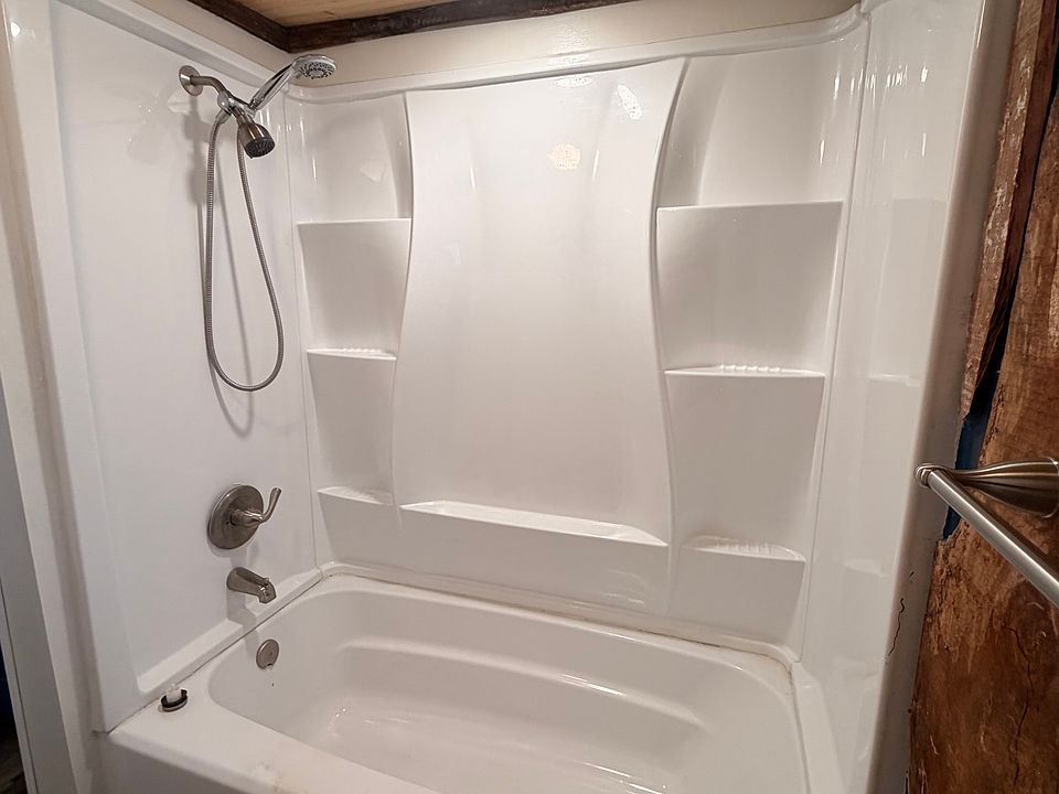 1st image of 1702 Holiday Dr