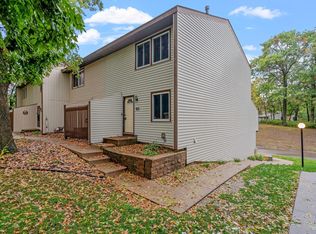 118 River Woods Ln, Burnsville, MN 55337