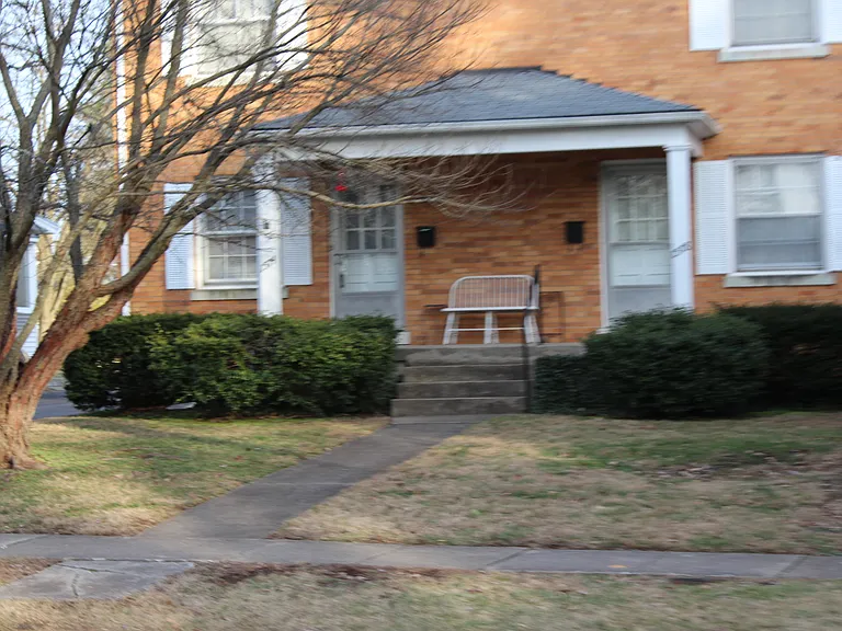 1574 Elizabeth St — Photo 15
