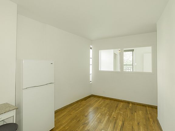 5th image of 213 6th Ave #B8