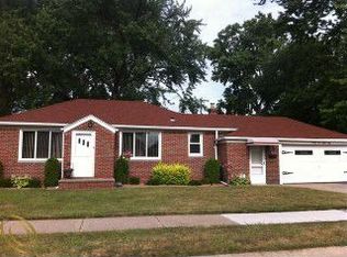 25850 Carl St, Roseville, MI 48066