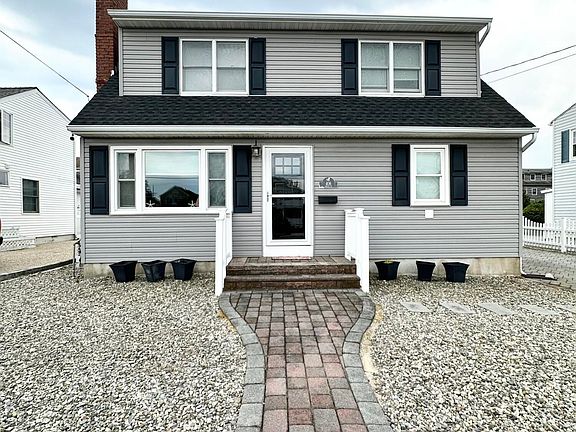 2nd image of 406 Amber St