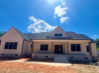 918 Woodland Forest Dr, Waxhaw, NC 28173
