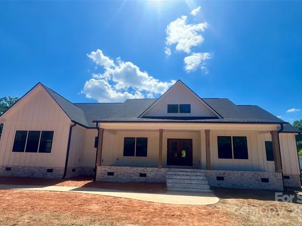918 Woodland Forest Dr, Waxhaw, NC 28173