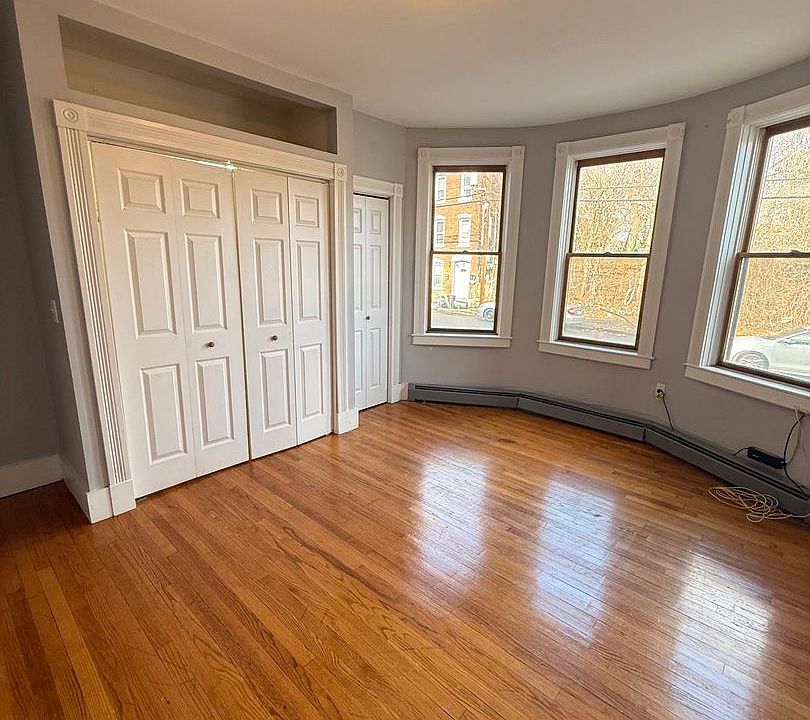 1st image of 173 S William St Floor 1