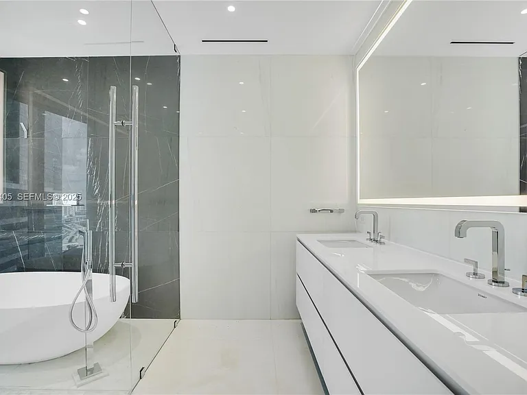 300 Biscayne Boulevard Way #2107 — Photo 16