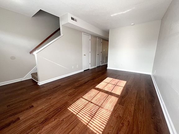 3rd image of 1871 Waters Edge Dr APT A