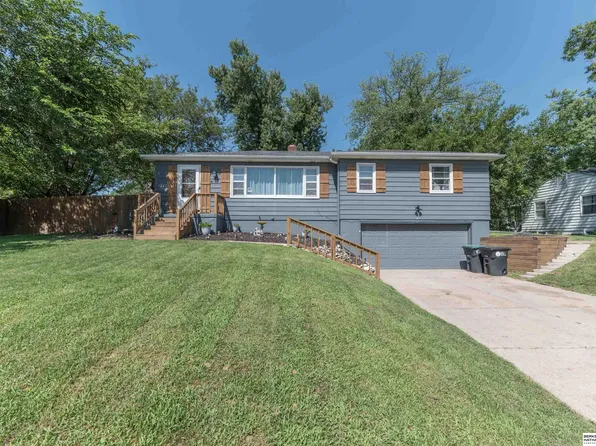 322 S 84th St, Omaha, NE 68114