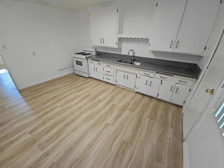 Vanowen St — Photo 14