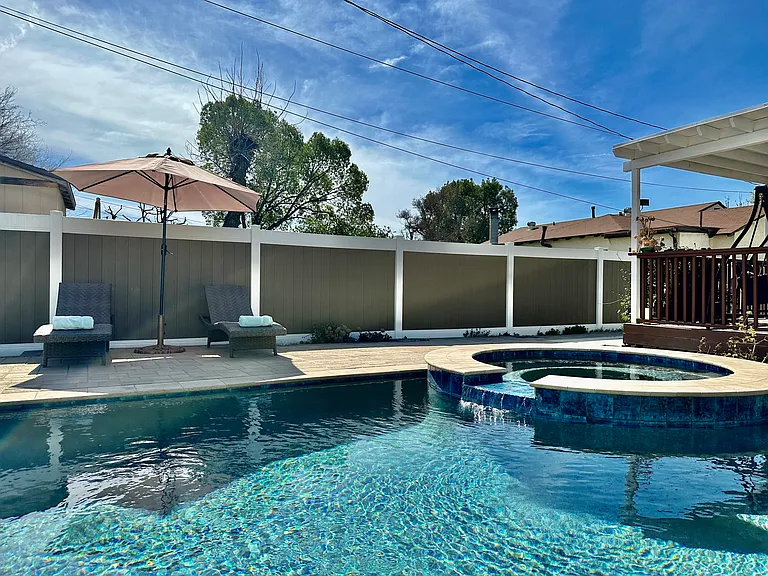 2048 N Screenland Dr — Photo 28